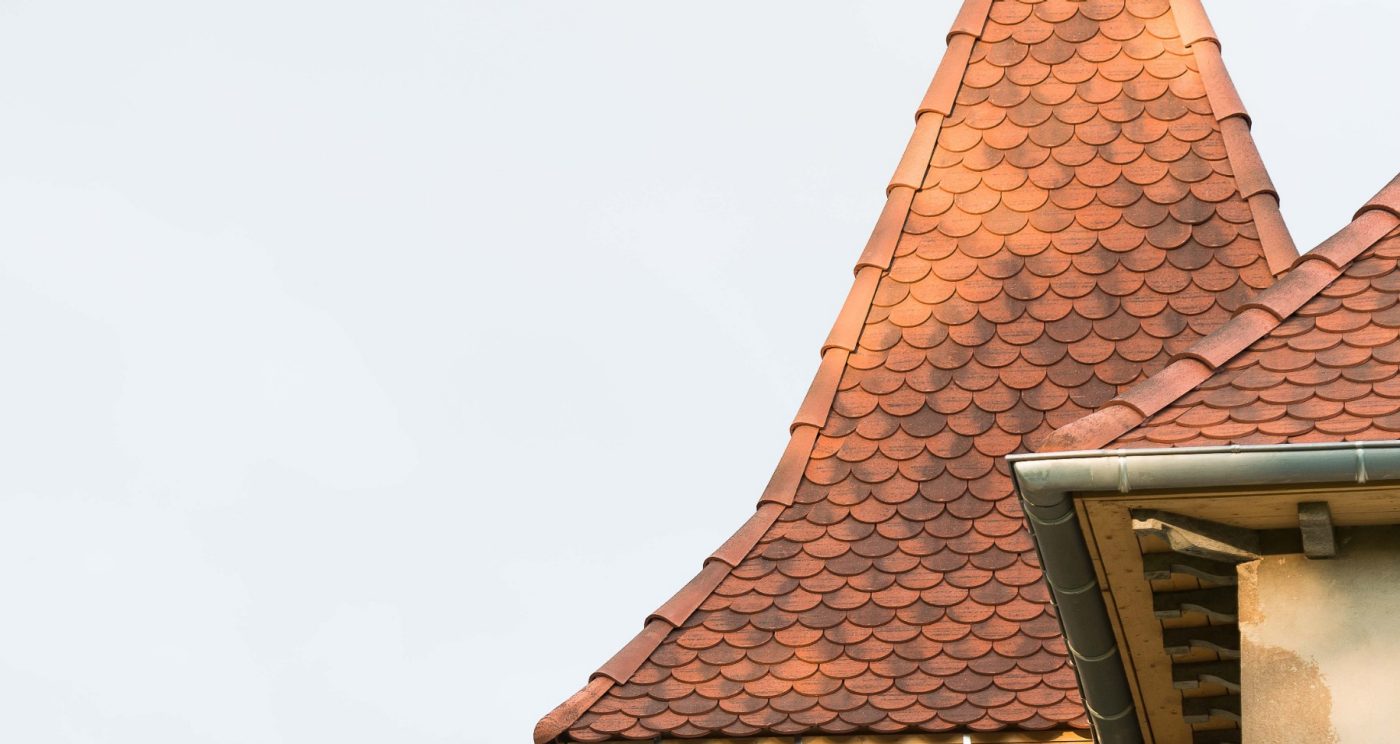 Maison de maître à St André le Gaz réalisée avec des tuiles Grand Cru Ecaille vieilli bourgogne