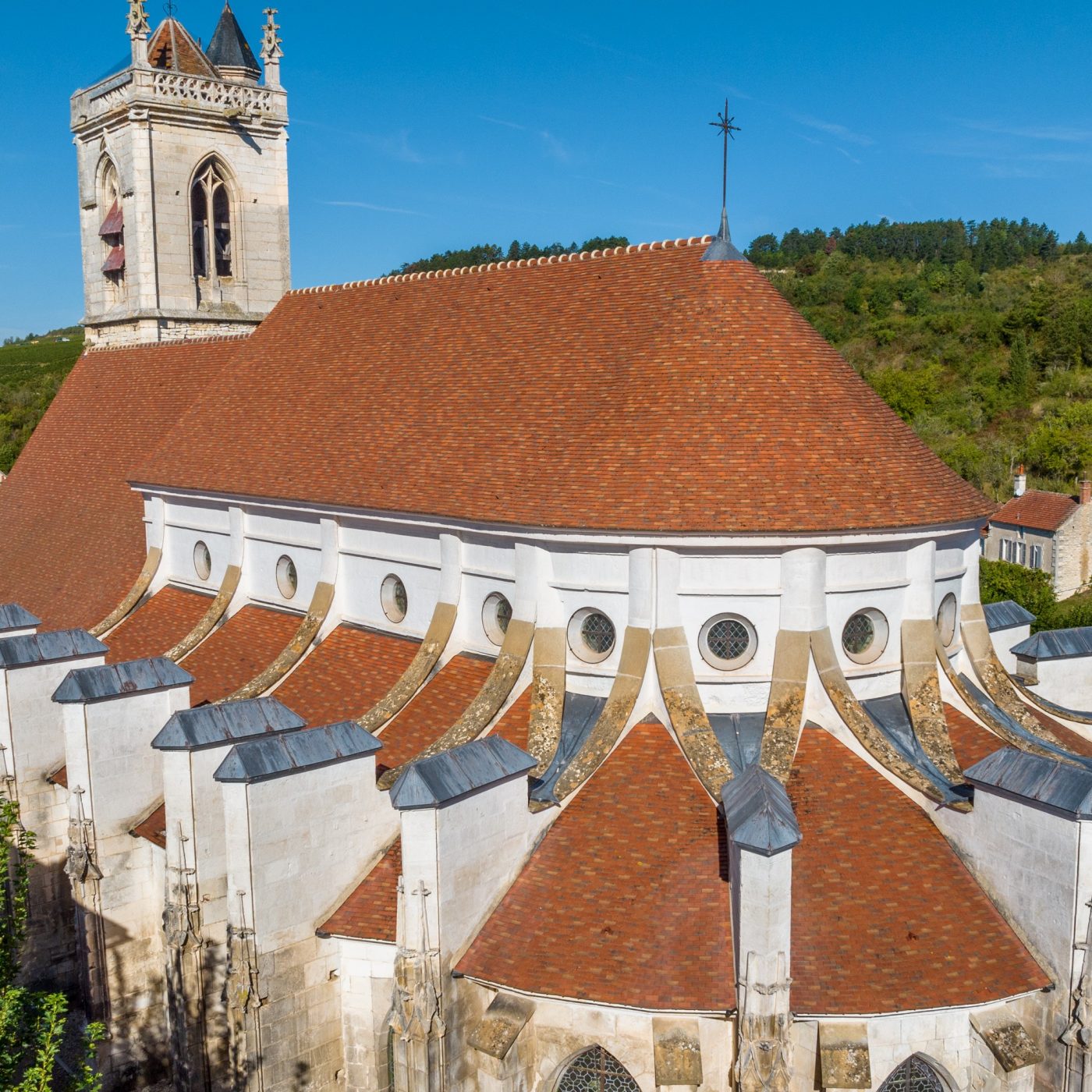Eglise Saint-Germain d'Irancy avec tuiles Aléonard