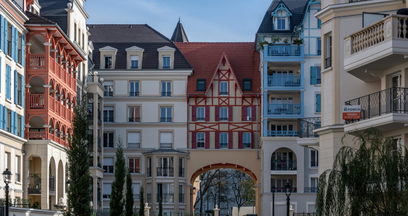 Logements collectifs rue Danton à Pantin avec les briques Terca Agora Gris titane, Gris argent et Blauw-rood genuanceerd