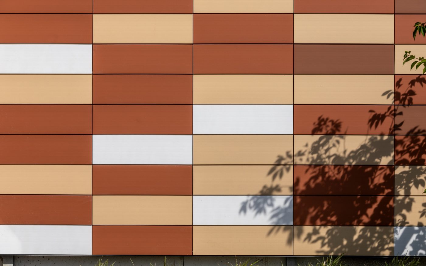 Rénovation façade Auchan Roncq avec Bardage Argeton