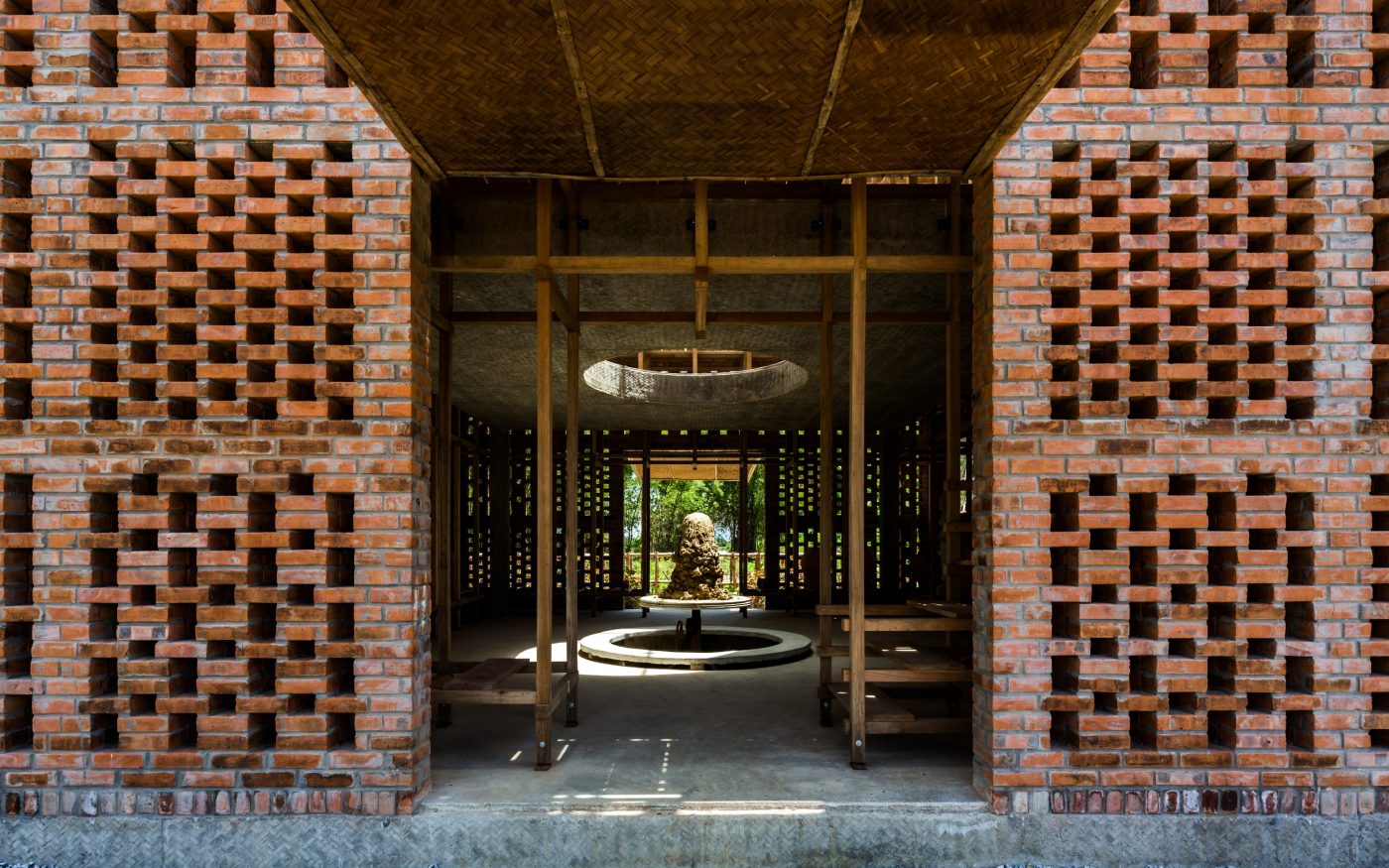 Terra Cotta Studio; Brick Award 2018 Category Winner Category "Working Together"; Tropical Space, Photo:  Oki Hiroyuki