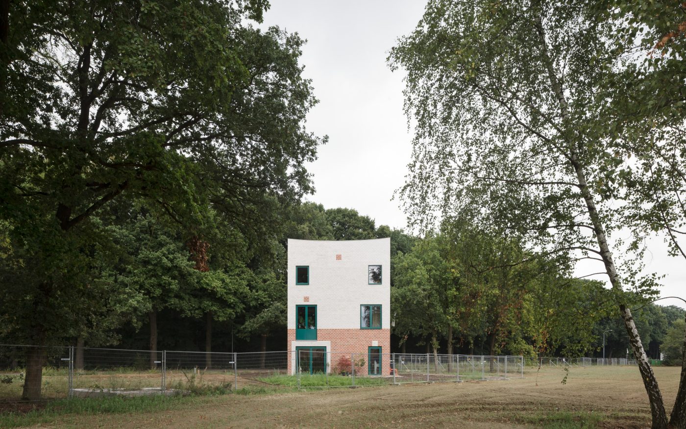 South side with entrance, Atlas House, single-family house with facing bricks, Brick Award 2018 Winner Categoy "Feeling at home", Monadnok, Photo: Stijn Bollaert