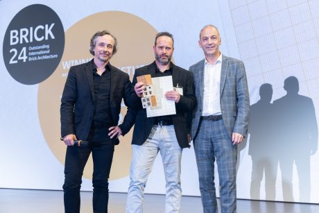 Les architectes Estudio Arqtipo avec le jury Wojciech Malecki