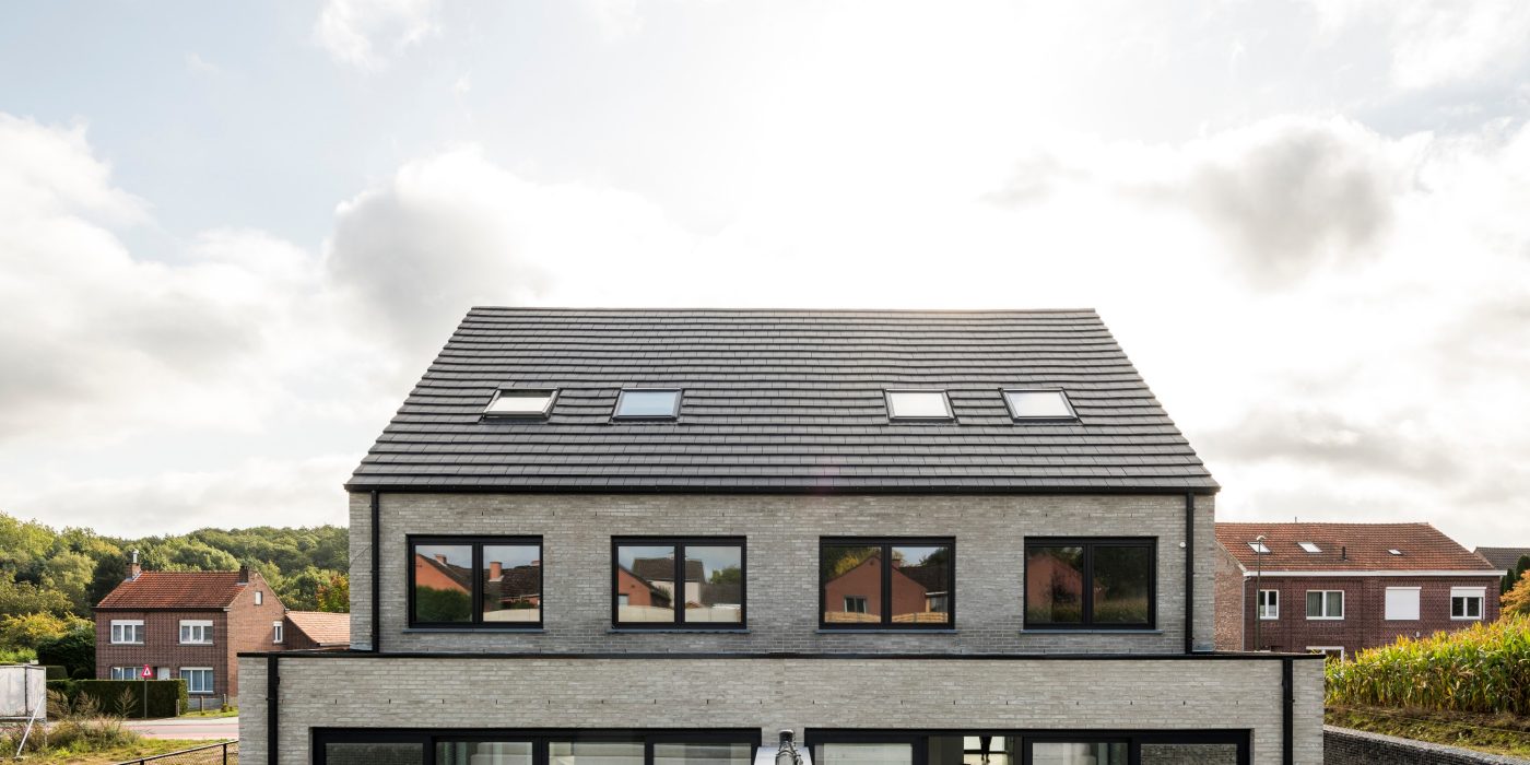 Maison individuelle à Lubbeek avec la tuile Actua Ardoisé et la brique Wasserstrich noir volcan