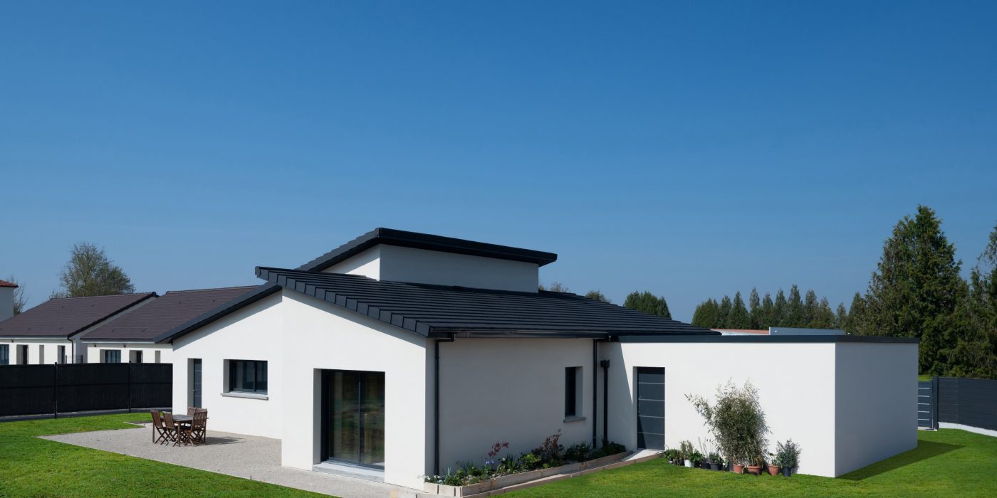 Maison individuelle à Matougues avec les tuiles modernes Ultima TFP