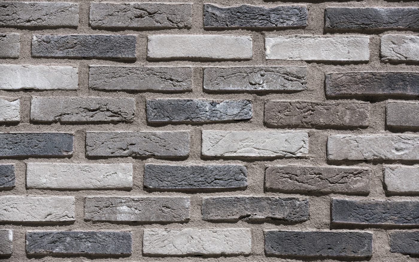 Immeuble avec des appartements et des maisons individuelles. Bâtiment avec des couleurs chaudes et un toit vert.  Immeuble Allure, 66 rue Mstislav Rostropovitch 75017 PARIS. Brique Terca KESS and Ligne Moulée Main Elmore, Forum Cromo, Nero Zwart Mangaan.