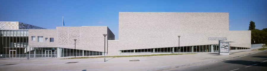 Collège avec deux étages de 10,382 m². Label BBC. Collège Lucie Aubrac, 184 Rue Fin de la Guerre 59200 Tourcoing