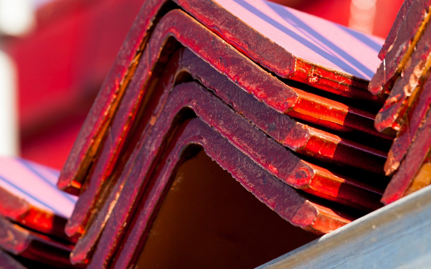 Complexe résidentiel  classé au Patrimoine de l’UNESCO. Aire : 14673 m2. Coût : 9,2 M € HT. Lauréat : Prix du jury au concours d'architecture Bas Carbone EDF & Prix Architecture Bâtiment tertiaire. 62700 BRUAY-LA-BUSSIERE. Tuile Koramic Aléonard Emaillée Rubis. Mise en oeuvre toiture et bardage.