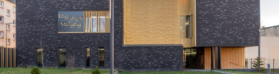 Conservatoire de Melun avec les briques Moulée main Terca Agora Gris argenté et Noir graphite