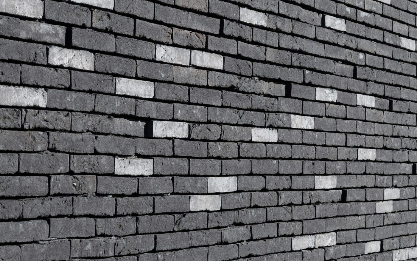 Conservatoire de Melun avec les briques Moulée main Terca Agora Gris argenté et Noir graphite