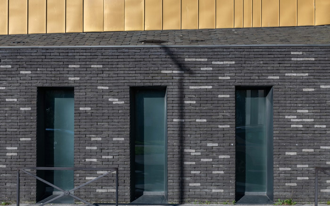 Conservatoire de Melun avec les briques Moulée main Terca Agora Gris argenté et Noir graphite