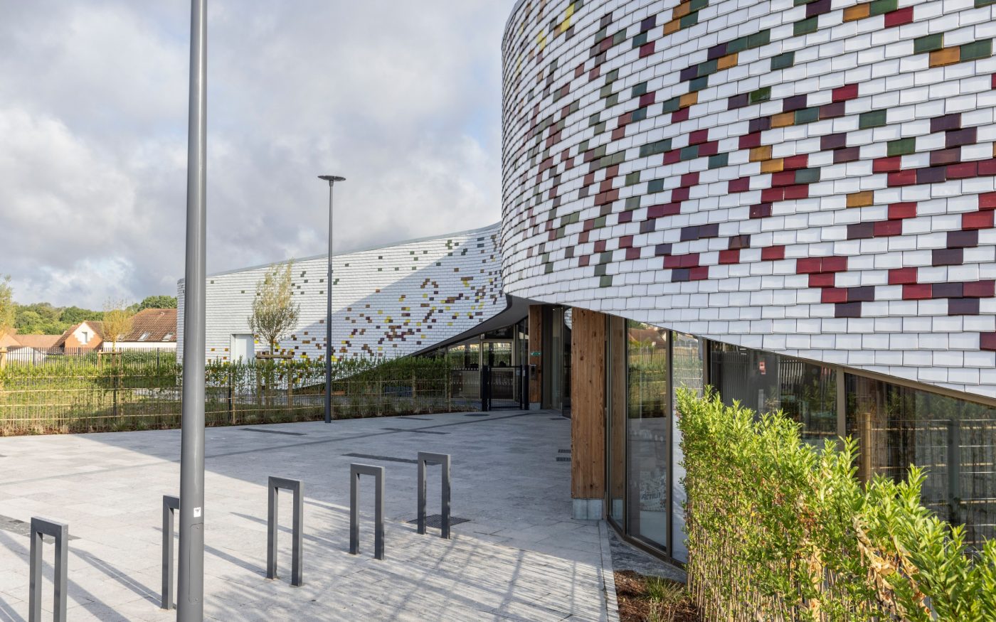 crèche simone de beauvoir à liévin avec tuiles émaillées aléonard