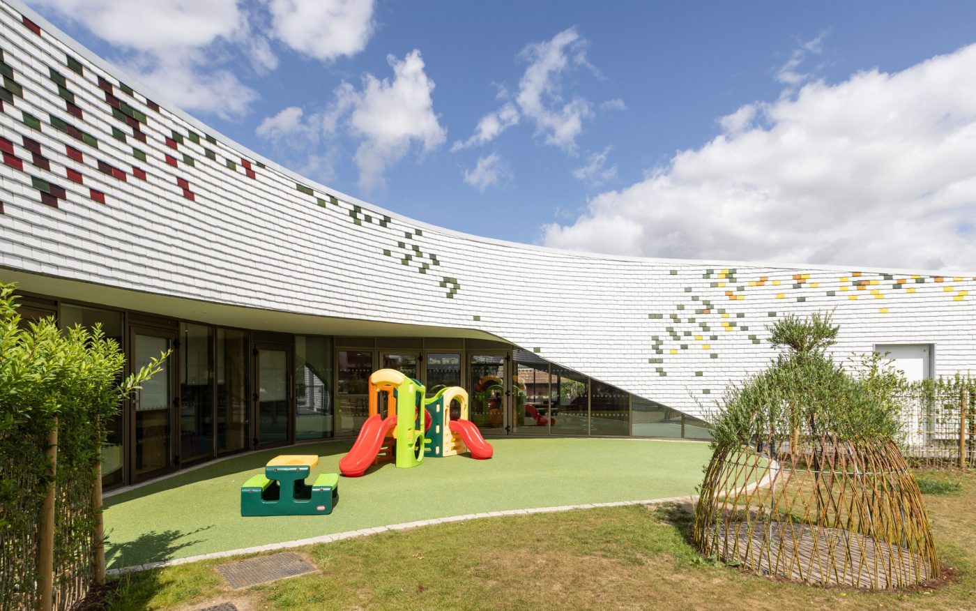 crèche simone de beauvoir à liévin avec tuiles émaillées aléonard