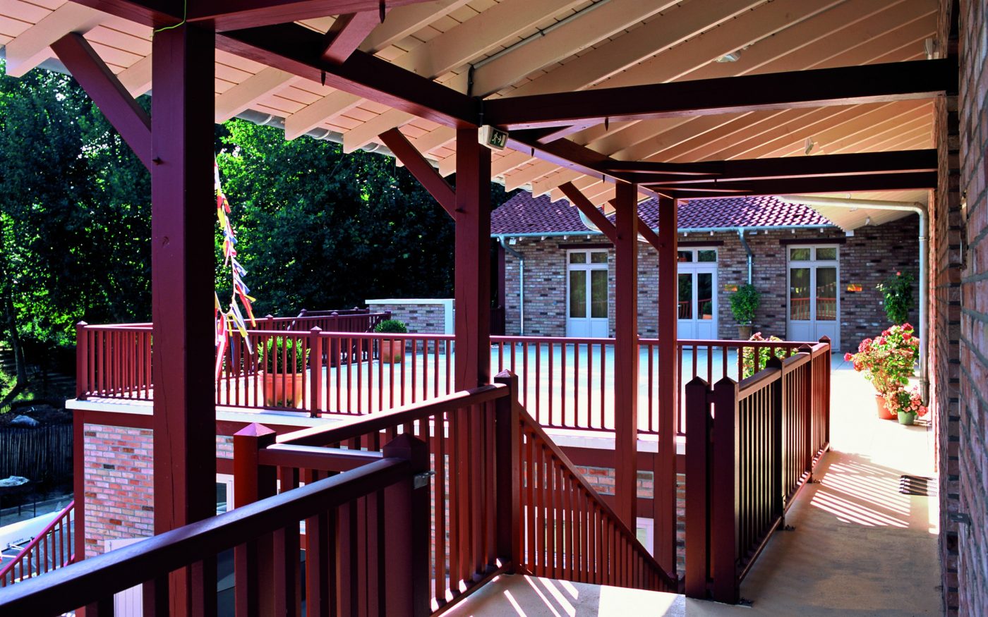 Rénovation d’une école d’aviron avec un étage. L’école situé sur l’île de Fanac, construite par Louis Doussunet et Auber yen 1883, était réservé aux rameurs amateurs, aux membres du Centre d’entraïnement des jeunes rameurs, et pour l’université et les groupes scolaires. Aviron Marne et Joinville, 97 quai de la Marne 94340 JOINVILLE-LE-PONT. Brique Terca Brique Moulée Main Fleur de cerisier, Valériane, Brun-marron.