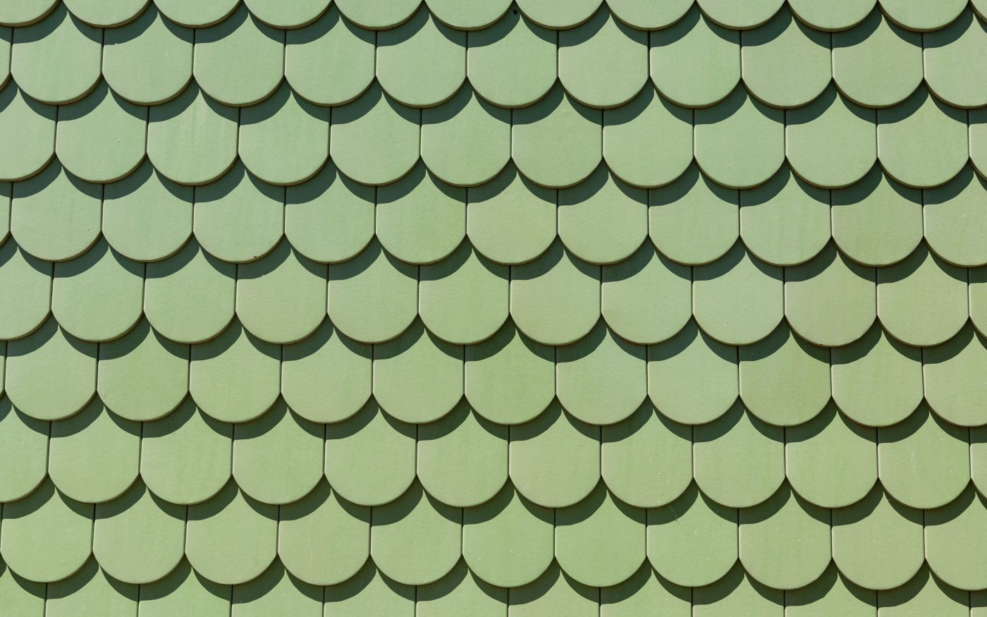 Extension de la marie de Bernwiller en Alsace avec les tuiles plates Koramic0 18x38 Écaille Vert