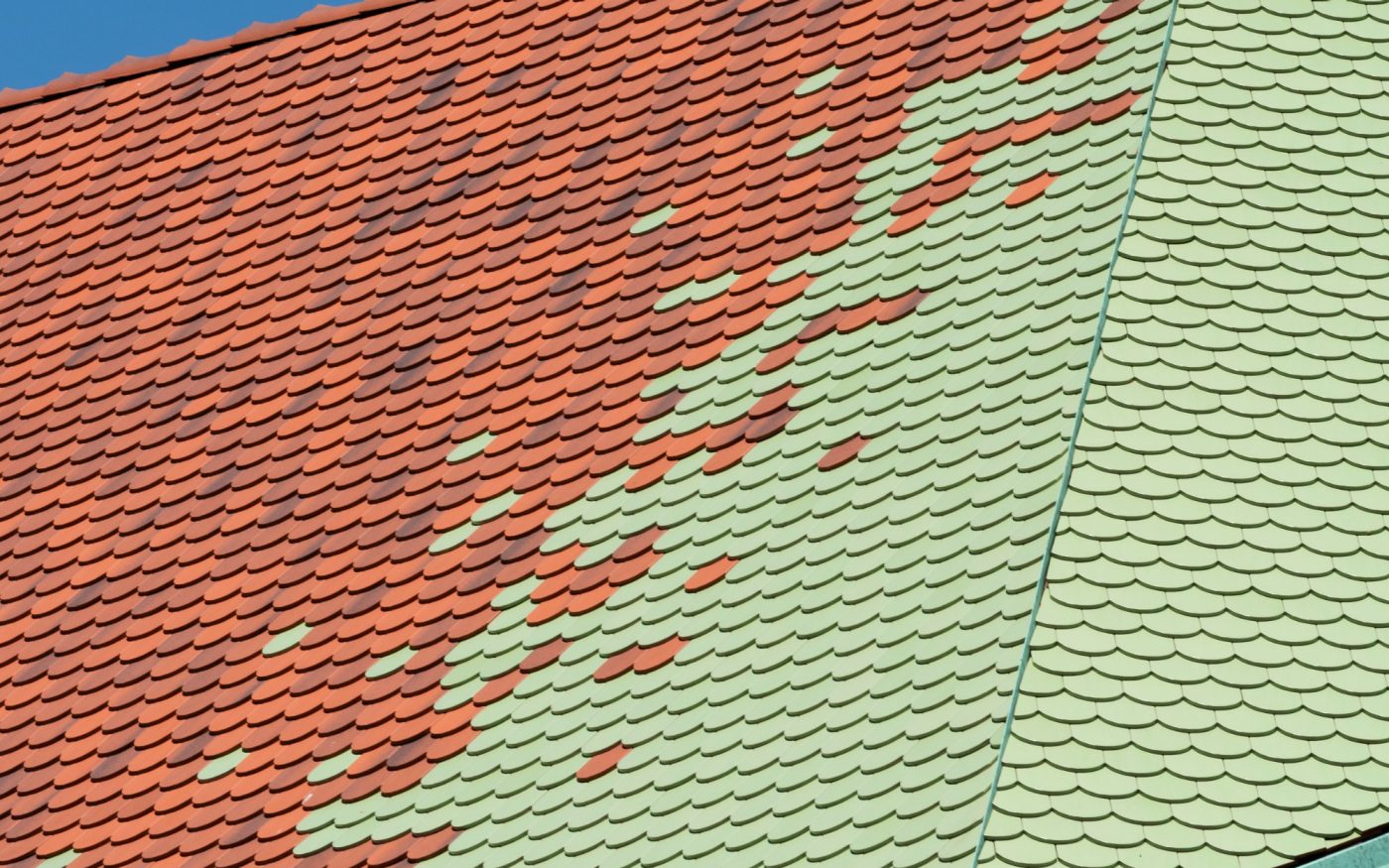 Extension de la marie de Bernwiller en Alsace avec les tuiles plates Koramic 18x38 Écaille Nuancé et Vert