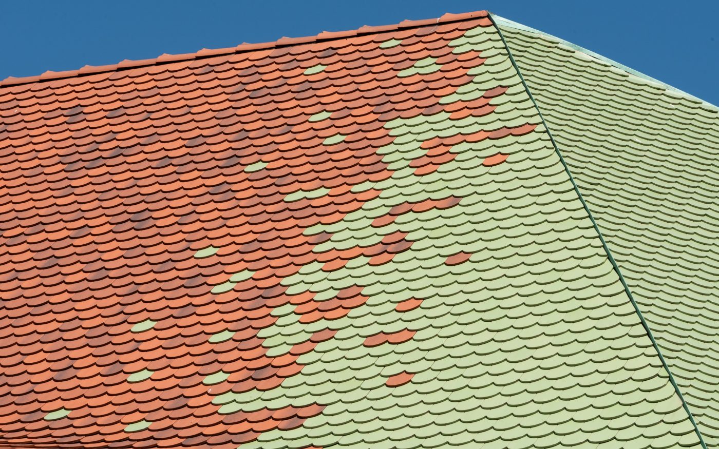 Extension de la marie de Bernwiller en Alsace avec les tuiles plates Koramic 18x38 Écaille Nuancé et Vert