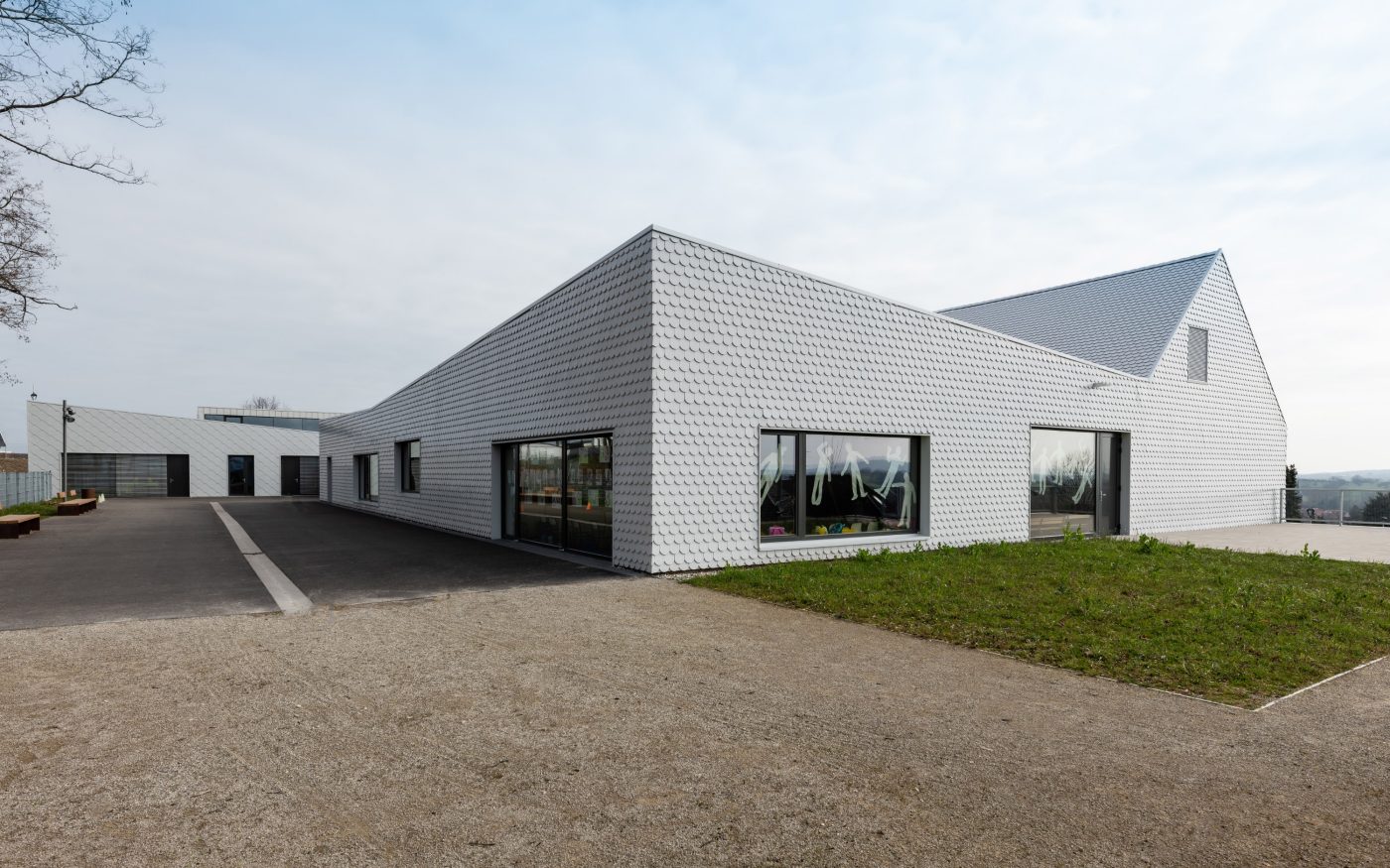 groupe scolaire otterswiller en tuile koramic toiture et bardage