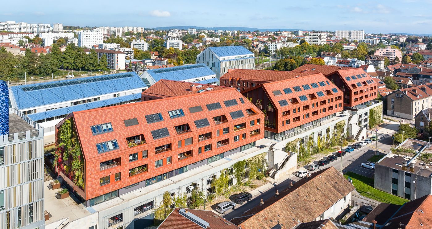 Résidence Génius à Besançon construite avec des tuiles Koramic Actua rouge, nuagé et grésé bourgogne
