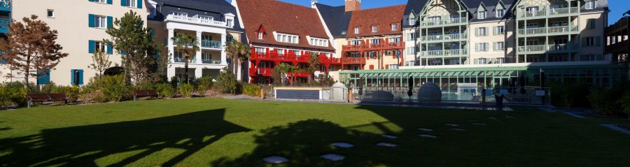 Rénovation de la presqu'île de la Touques en une zone dynamique en construisant une résidence touristique (134 appartements). Résidence de tourisme Pierre & Vacances, Presqu'ile de la Touques DEAUVILLE quai de la Touques. Briques R20th+ Porotherm, Vieux Seclin Terca.