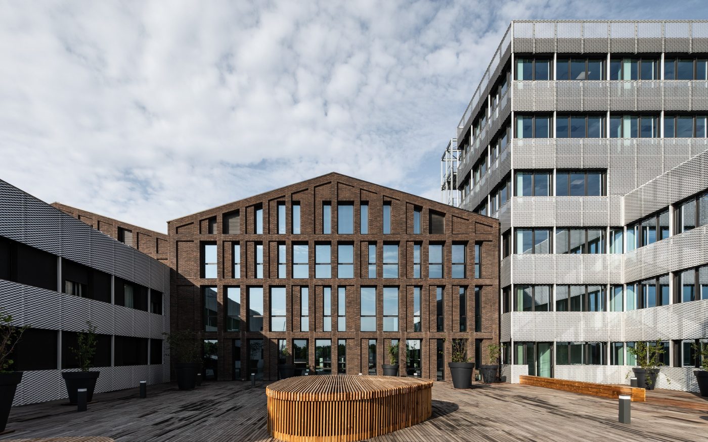 Ilot P11-CAP LEEUWIN à Bordeaux avec la vêture isolante KESS et les briques de parement Terca Pagus brun-noir