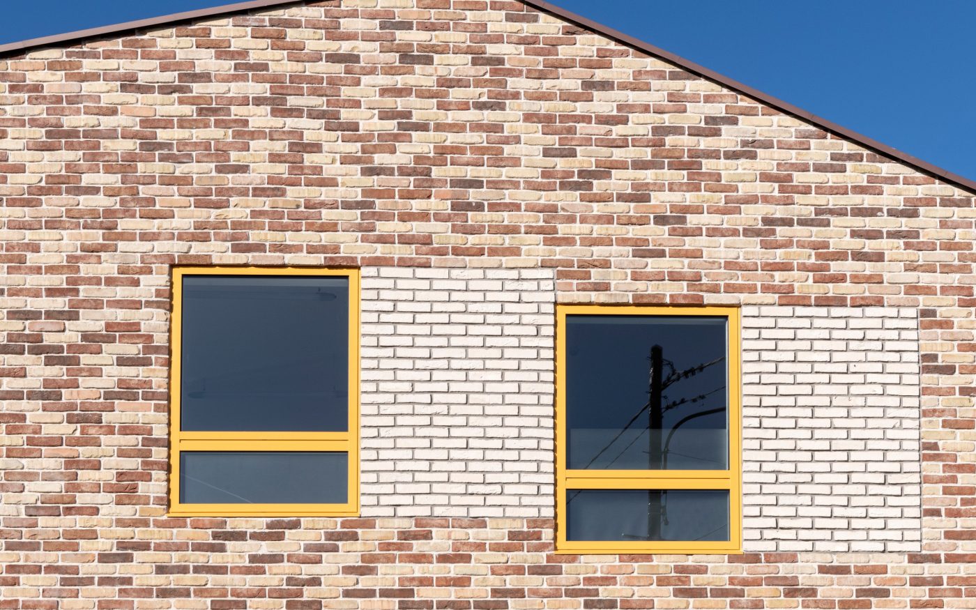 Institut medico-éducatif avec un étage. Coût : 870 000€ HT. La partie neuve représente 340m² et la partie réhabilitée 229m². . IME & SESSAD L’Oasis, 28 avenue de Verdun 77290  MITRY MORY. Briques de façade Terca Blérot rétro, Agora Super blanc, Pastorale. Briques de construction Porotherm  CLIMAmur 30. 