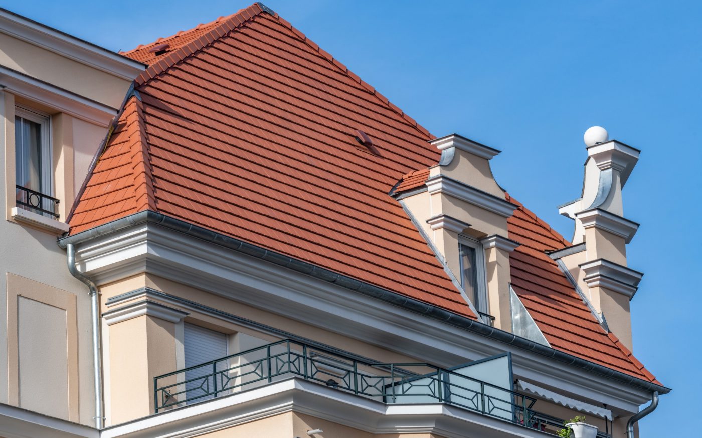 Logements collectifs Ensemble Capitales à Plessis-Robinson avec les tuiles Vauban 2 Droite Rouge, Brun et Ardoisé