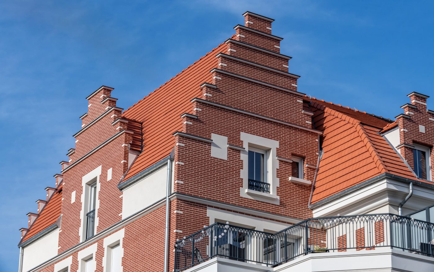 Logements collectifs Ensemble Capitales à Plessis-Robinson avec les tuiles Vauban 2 Droite Rouge, Brun et Ardoisé