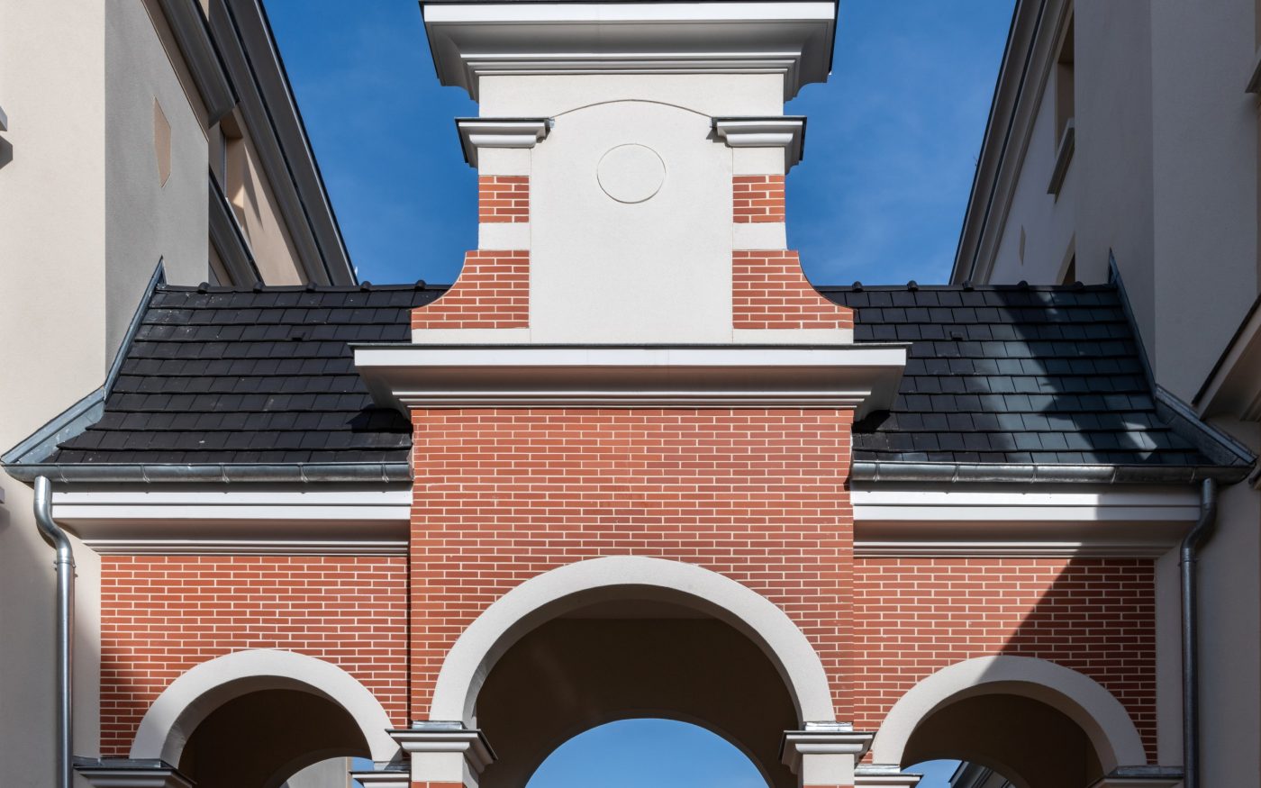 Logements collectifs Ensemble Capitales à Plessis-Robinson avec les tuiles Vauban 2 Droite Rouge, Brun et Ardoisé