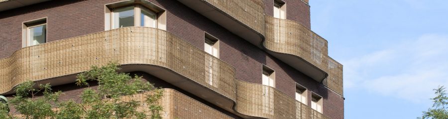 29 logements. SHAB : 1882 m2. SHON : 2376 m2. Coût : 4777000 € HT. Maçonnerie roulée. Résidence Le Candide, Cité Balzac, Vitry-Sur-Seine. Brique Porotherm GR R20 Th+. Brique Terca Ligne Moulée Main Rhônes. Mise en œuvre bardage.