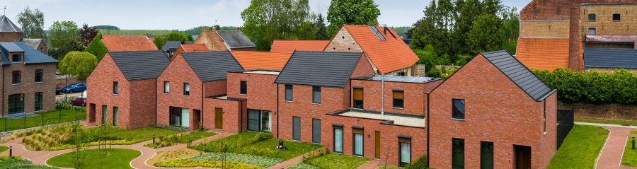 Maisons individuelles à Saint-Trond en Belgique Maisons individuelles à Saint-Trond en Belgique avec les briques Eco-brick Metropolis Aula Rouge et les tuiles Datura Anthracite