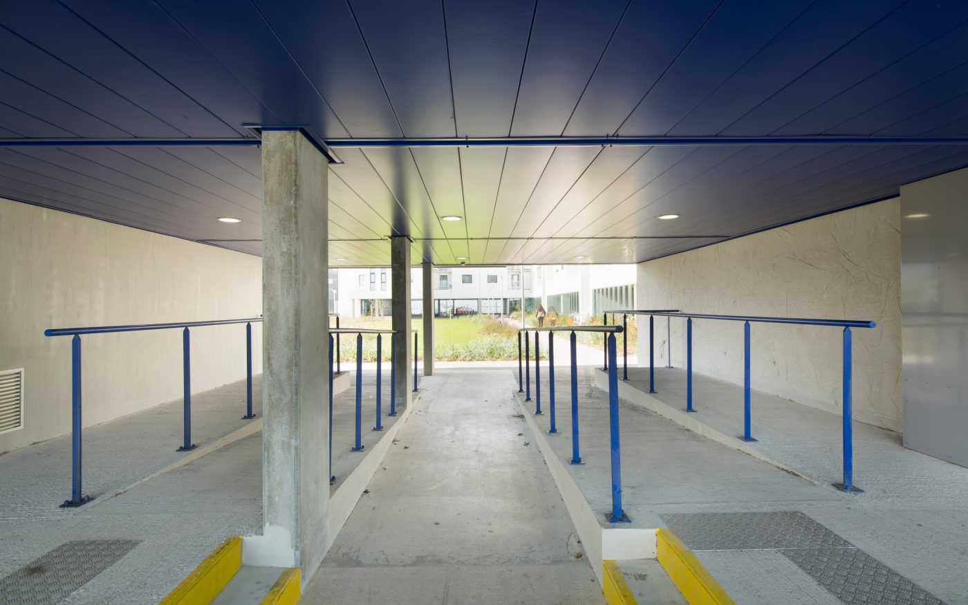 Logement collectif avec 50 logements. 3682 m² SP 5.15 M€ HT. Mise en oeuvre bardage de 2400 m2. Ilot C9, ZAC du Grand Large - Neptune 59140 DUNKERQUE. Panneaux Argeton Argelite 200/640 Gris Volcan, Gris minéral, Gris clair, Bleu glacier, Blanc perle.