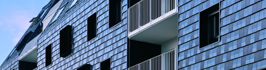 42 logements collectifs à Hellemmes, près de Lille. Cinq étages. Mise en œuvre bardage. Tuile Koramic Datura Ardoisé, Gris Noir Emaillé Mat.