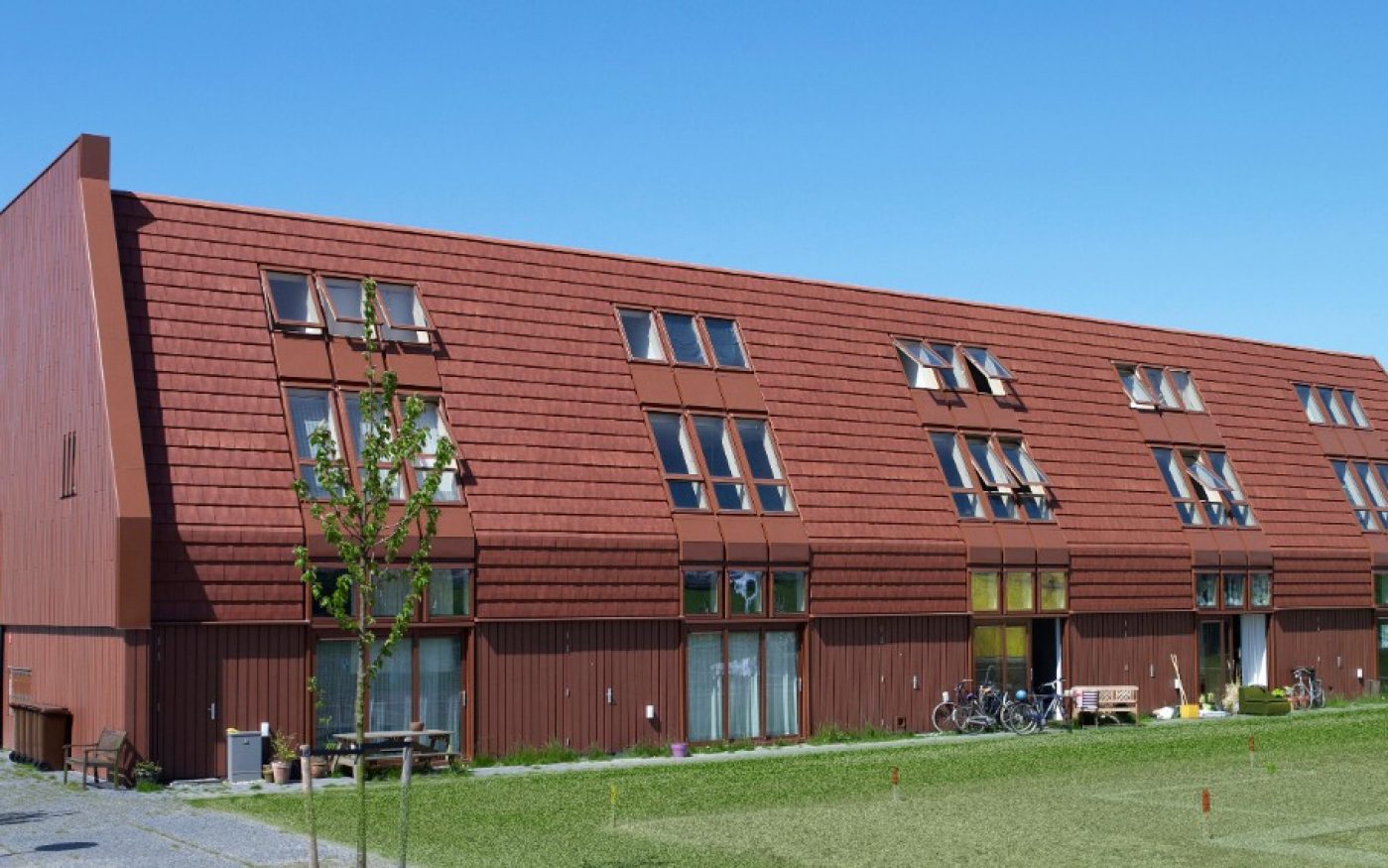 Actua 10 LT Donkergrijs Engobe, Actua 10 LT Gewolkt Engobe and Actua 10 LT Leikleur Mat Engobe | New Construction Enclosed Houses | Leidsche Rijn, Utrecht | Architect: Op Ten Noort Blijdenstein Architecten & Adviseurs, Utrecht | Client: Woningbouwcorporatie Portaal | Completion Date: 2011-01-01