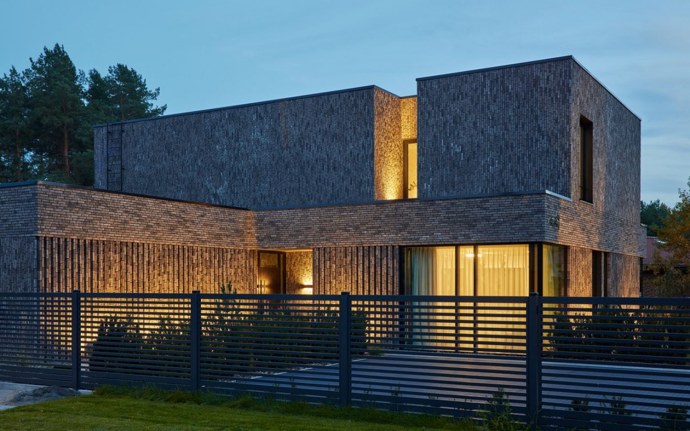 Maison individuelle à Vilnius en Lituanie avec les briques de parement Terca Pagus Gris Noir
