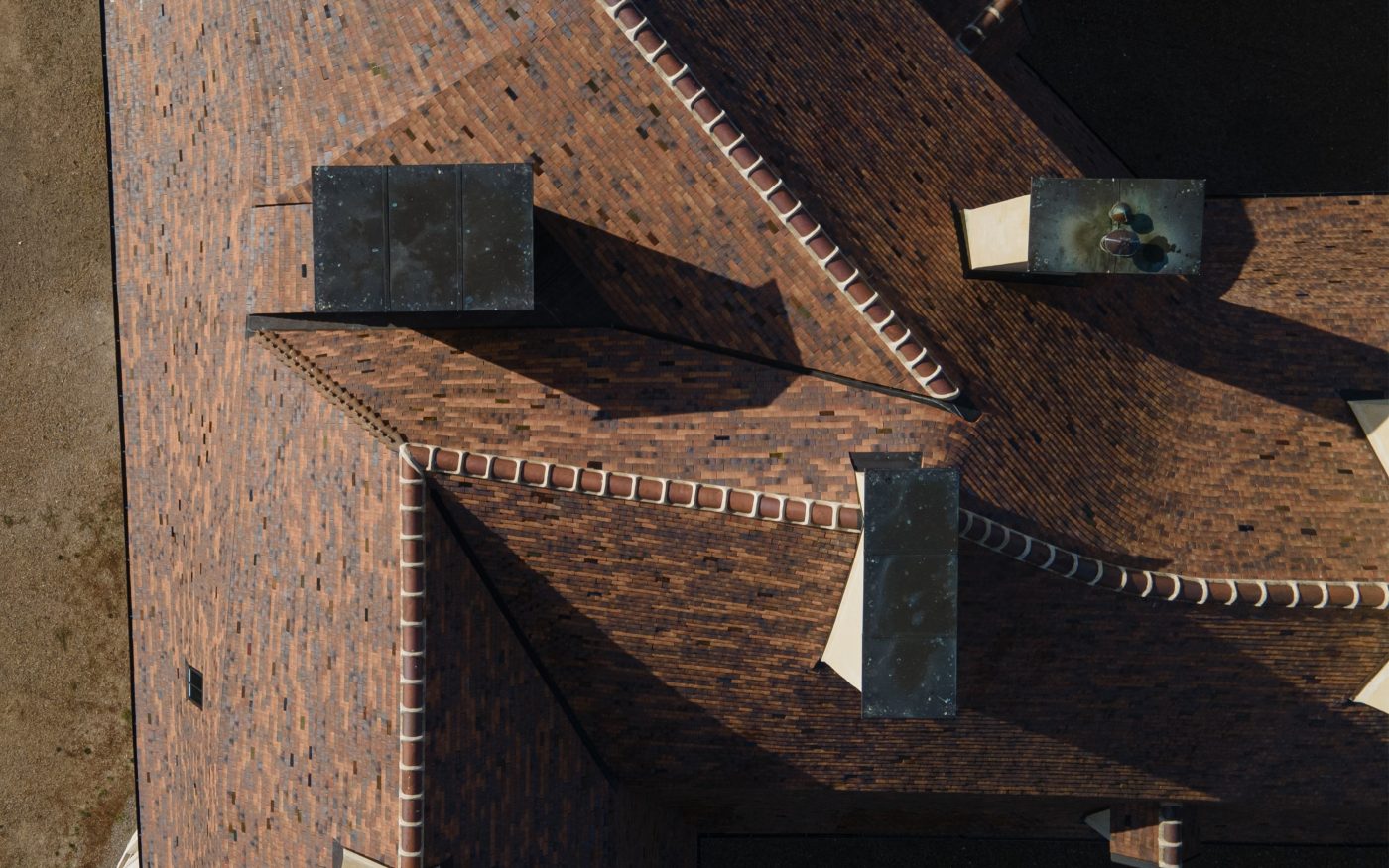 Château de Ray-sur-Saône (70) rénové par l'entreprise Pateu & Robert avec les tuiles Aléonard Monuments Historiques