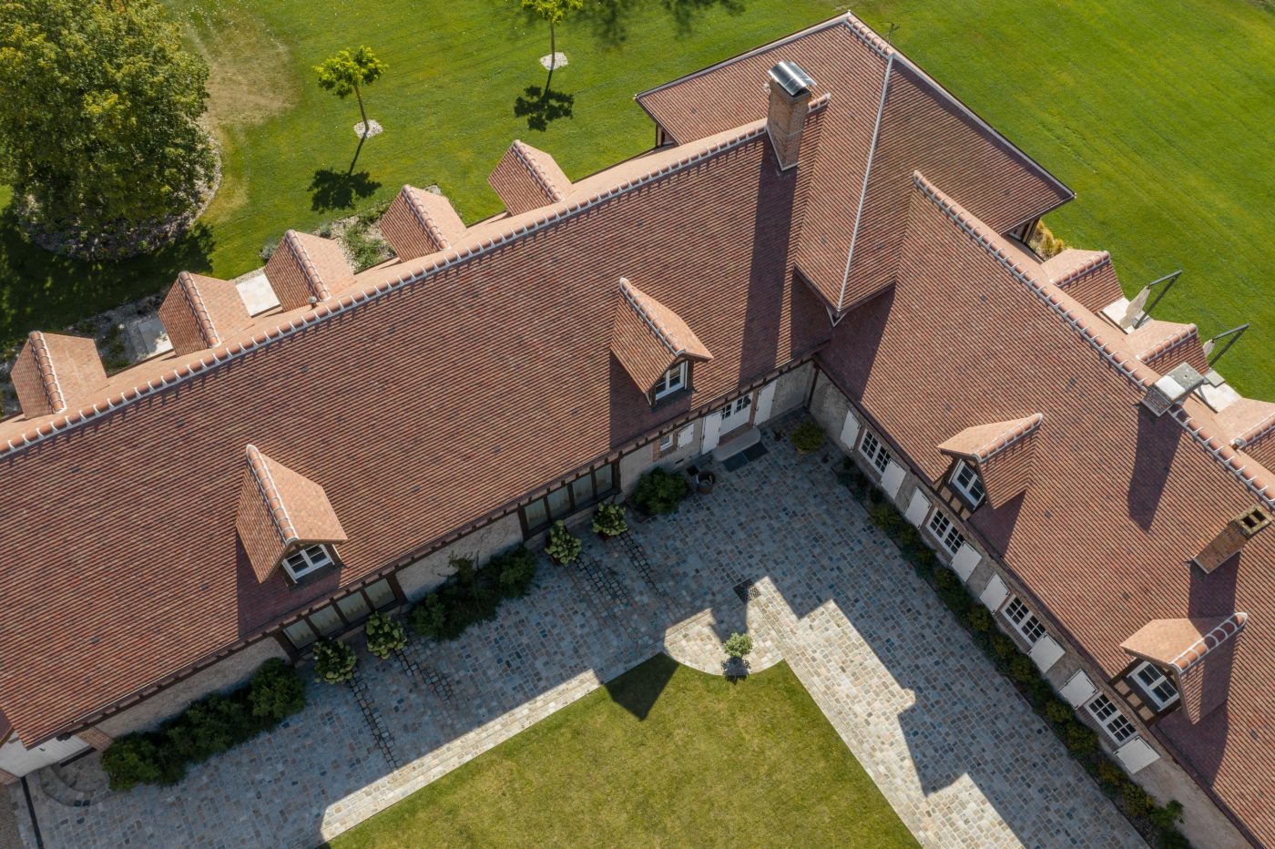 Maison individuelle avec un étage. Maison Sennely, 10 Chemin des Bastes 45240 SENNELY. Tuile Aléonard Saint-Vincent Ambre clair.