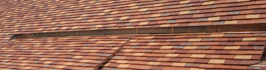 Eglise classée Monument Historique. Lauréat des Trophées Aléonard 2017. Tuile Koramic Aléonard Monuments Historiques 17 x 27, 17 x 28 Ocre Rose, Orange Clair, Rouge naturel, Rouge d'automne, Rouge de Mars.