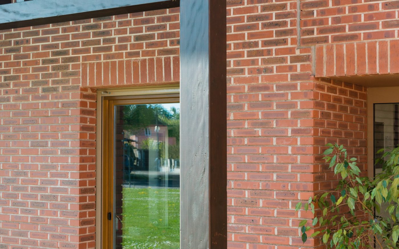 Foyer Départemental de l'enfance, 44 rue Stéphanie 67100 STRASBOURG. Bricks Terca Terre de rose and tiles Plate 18 x 38 Ecaille Nuancé.