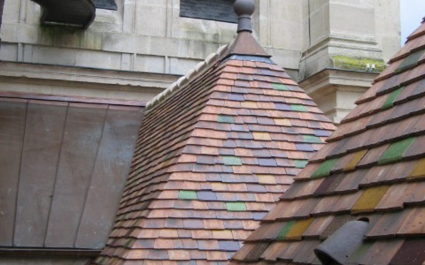 Eglise construite en 1598 et classée Monument Historique. Tuile Koramic Aléonard Monuments Historiques, Emaillées.