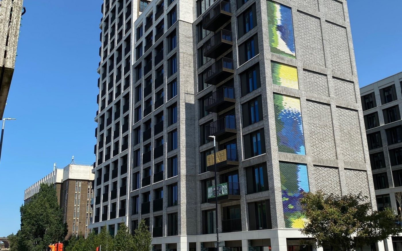 Rénovation d'appartements Longley Place à Brighton avec les briques Terca Emaillées Crystal