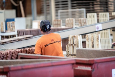 Production des tuiles Koramic sur le site de Pontigny