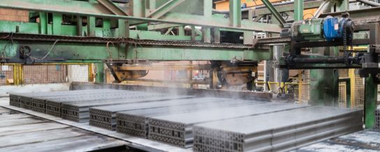 Façonnage et production de briques Porotherm sur le site d'Achenheim