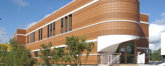 Health and social center. 8 Rue François Mitterand, 71300 Montceau-les-Mines. Bardage Argeton, Tampa rouge saumon, Terzo rouge saumon, Barro rouge saumon