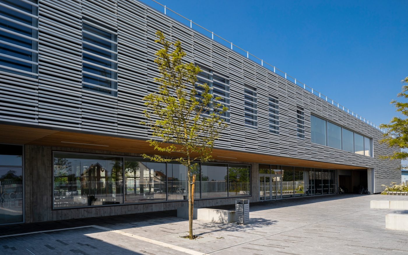 Collège Roman Rolland à Hersin Coupigny avec la gamme Barro brise Soleil d'Argeton