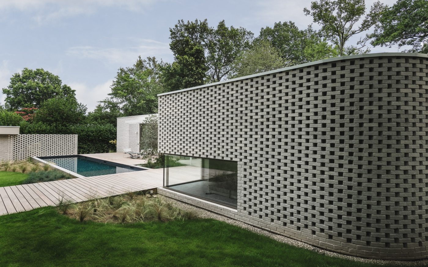 Les Pavillons Villa in Cap-Ferret with Terca brick Agora Blanc Brouillard