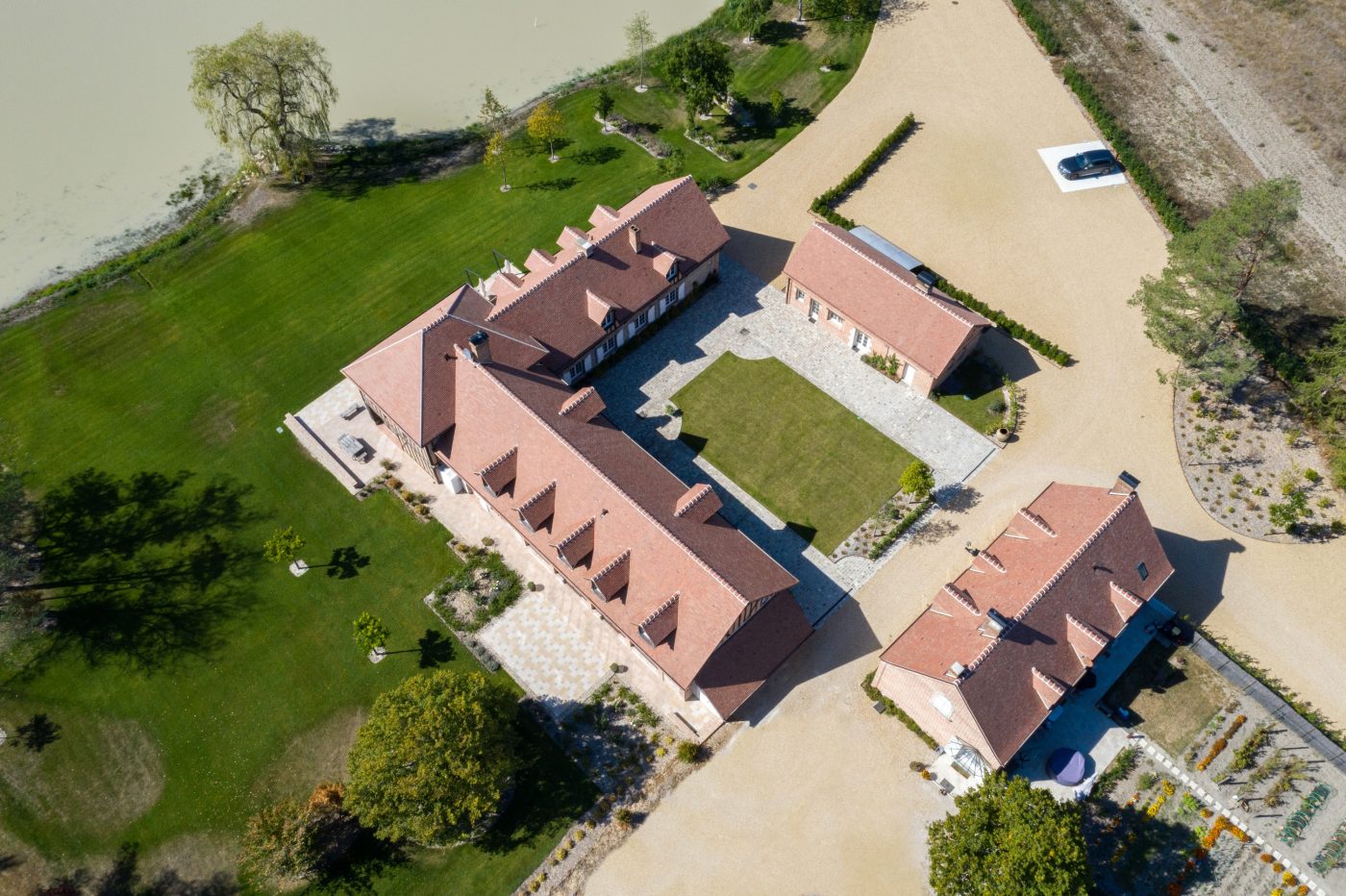 Maison individuelle avec un étage. Maison Sennely, 10 Chemin des Bastes 45240 SENNELY. Tuile Aléonard Saint-Vincent Ambre clair.