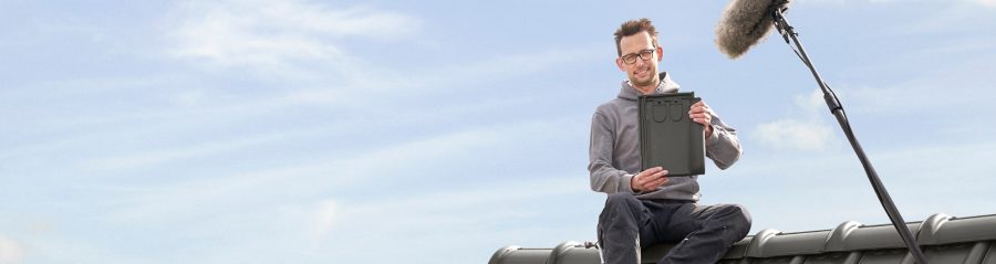 Couvreur avec une tuile tempête 18 Koramic