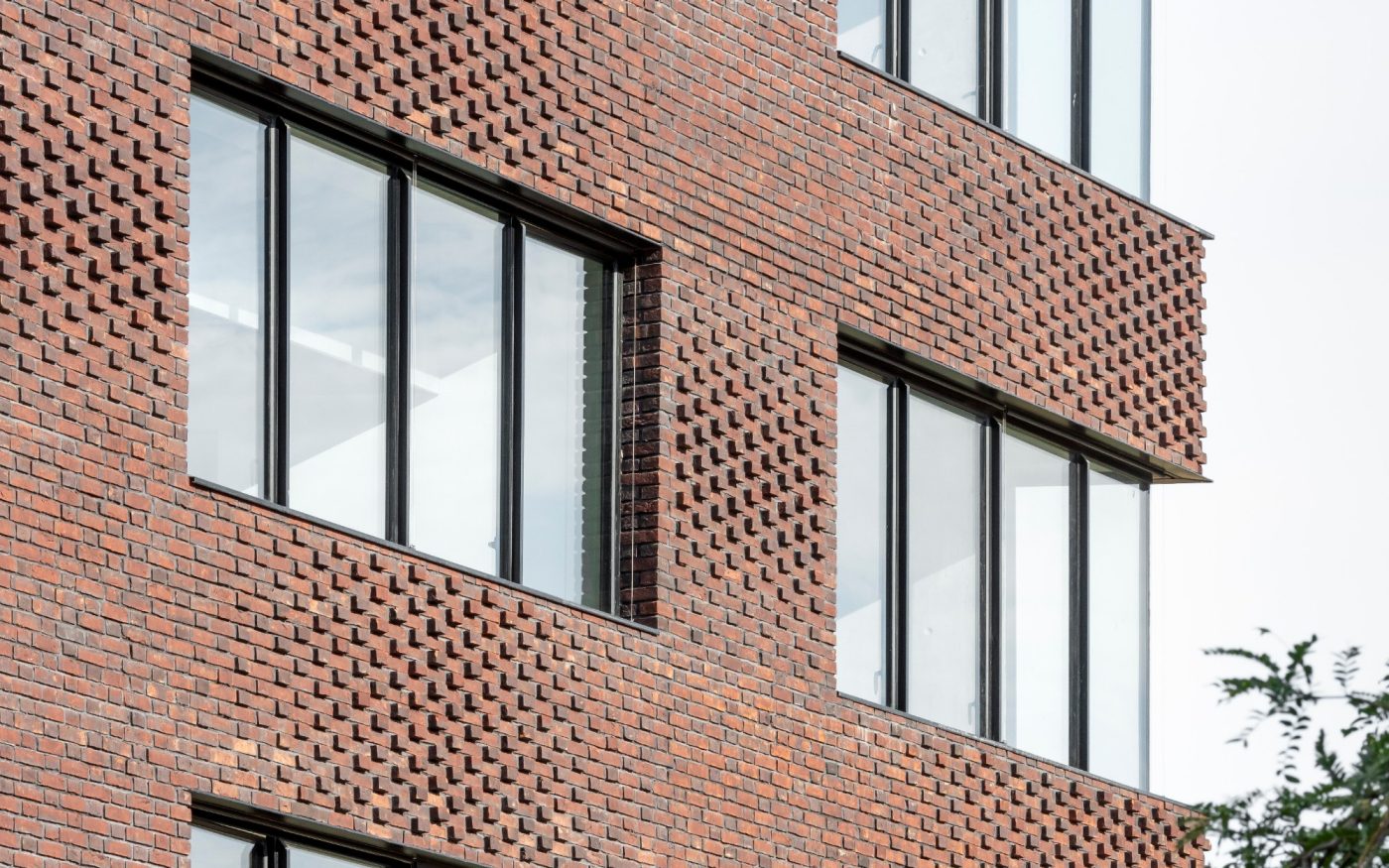 Eco-campus Grand Paris à Vitry-sur-Seine avec la brique Terca Agora lie-de-vin au format Eco-brick