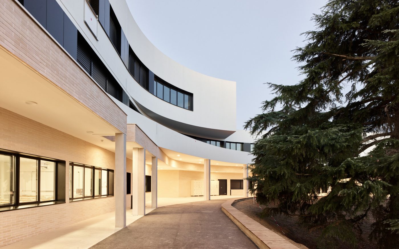 Collège Guilhermy de Toulouse avec plaquette Terreal ton pierre sablé